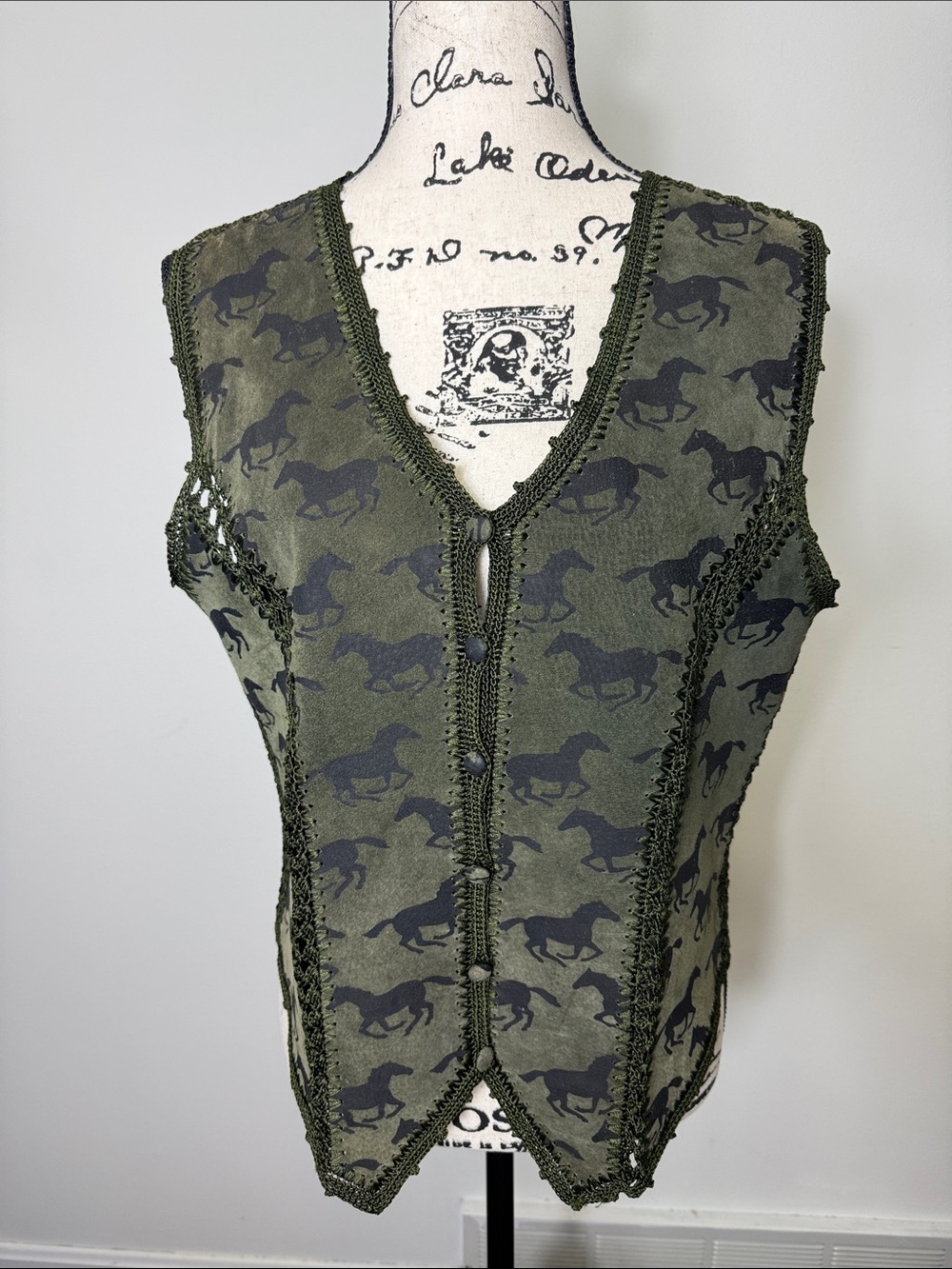 VTG Lisa International Green Suede Horse Vest Crochet Trim Western Boho